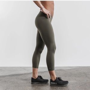 WOMEN'S LOW-RISE TIGHT 21" size Large